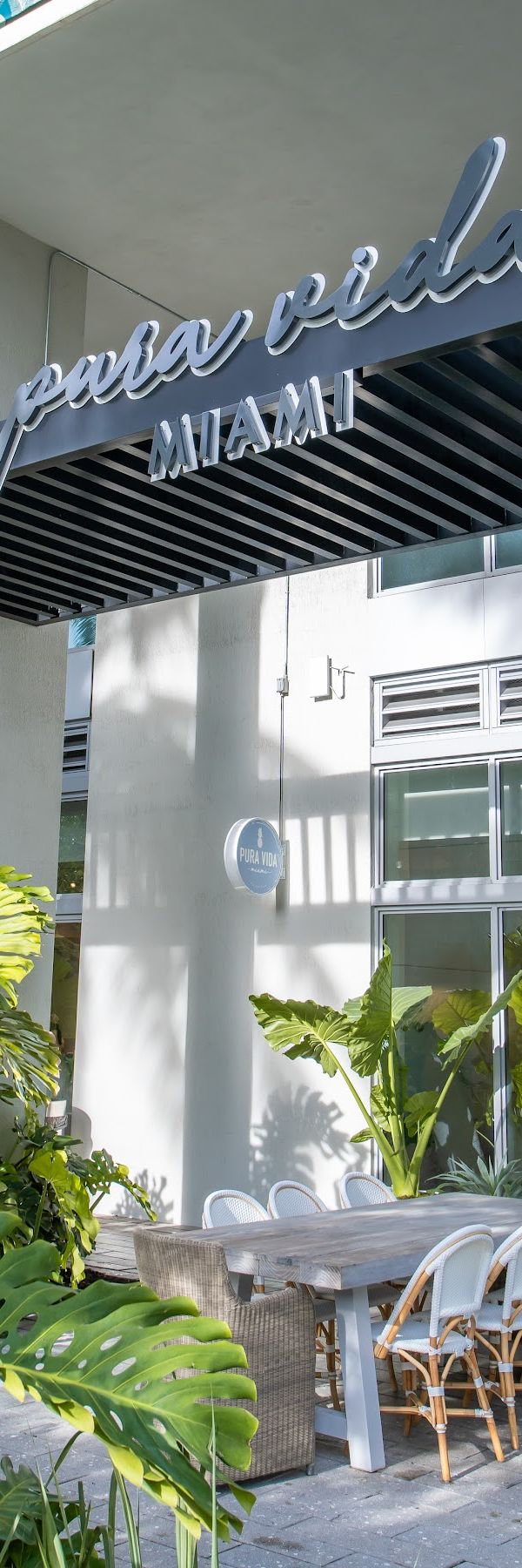 Pura Vida Miami interior