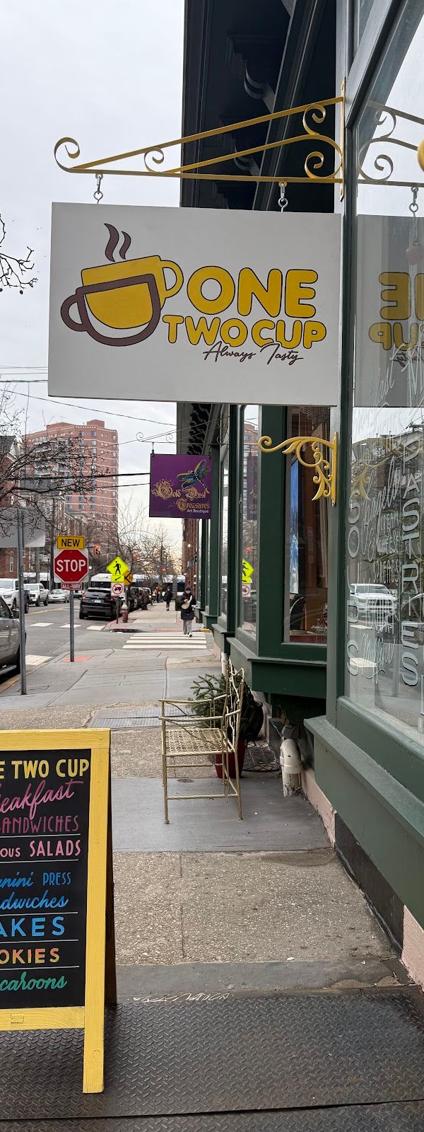 One Two Cup Coffee & bagels & sandwiches Vegan & vegetarian & gluten free friendly interior