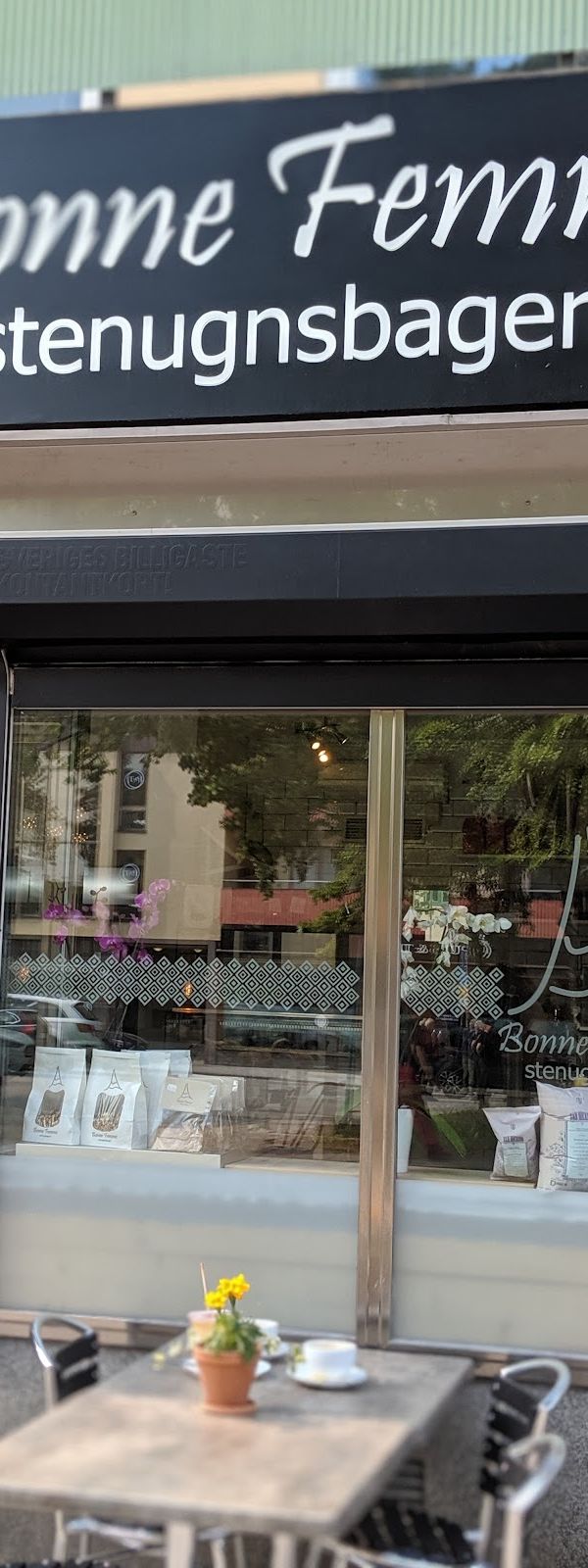 Bonne Femme interior