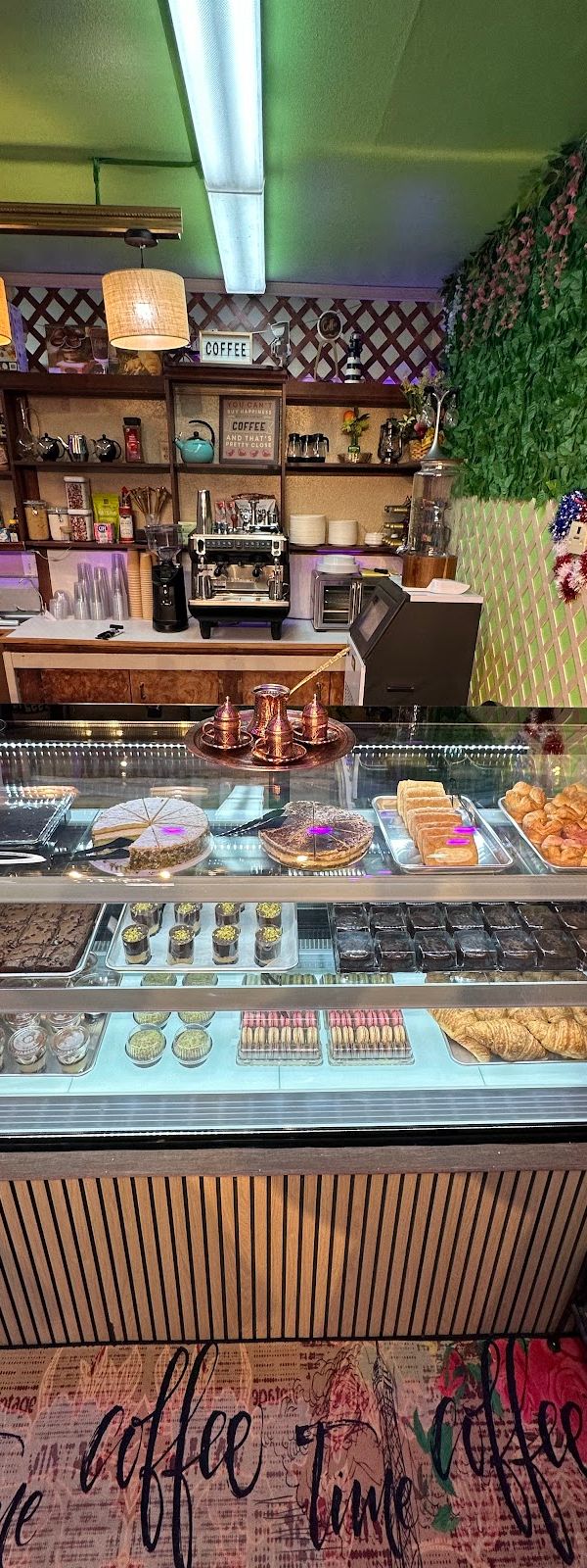 Manhattan coffee house, & ice cream interior