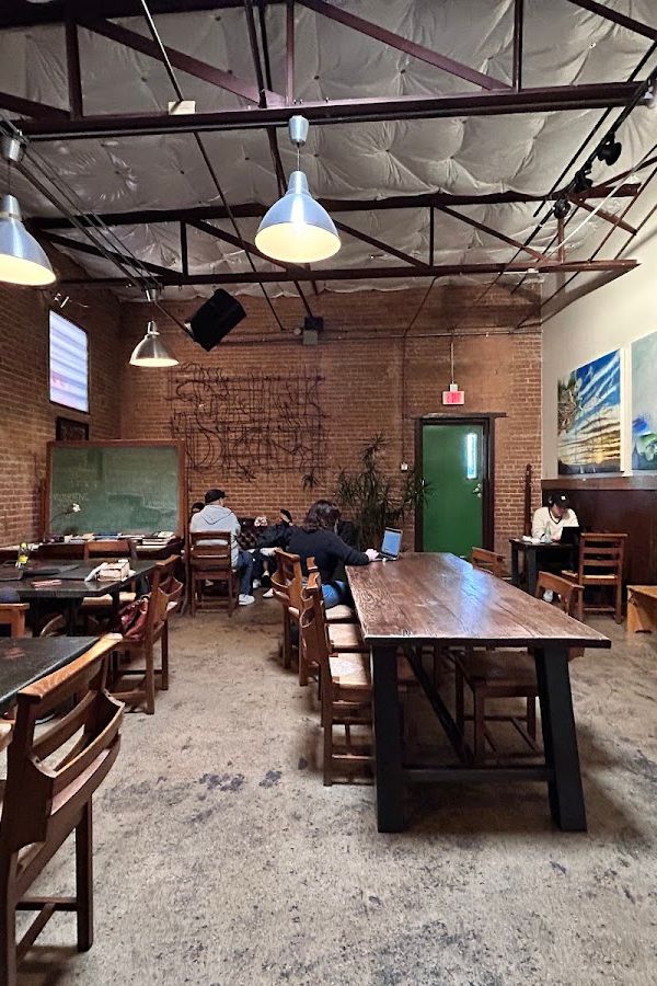 FULL CITY ROOSTER interior