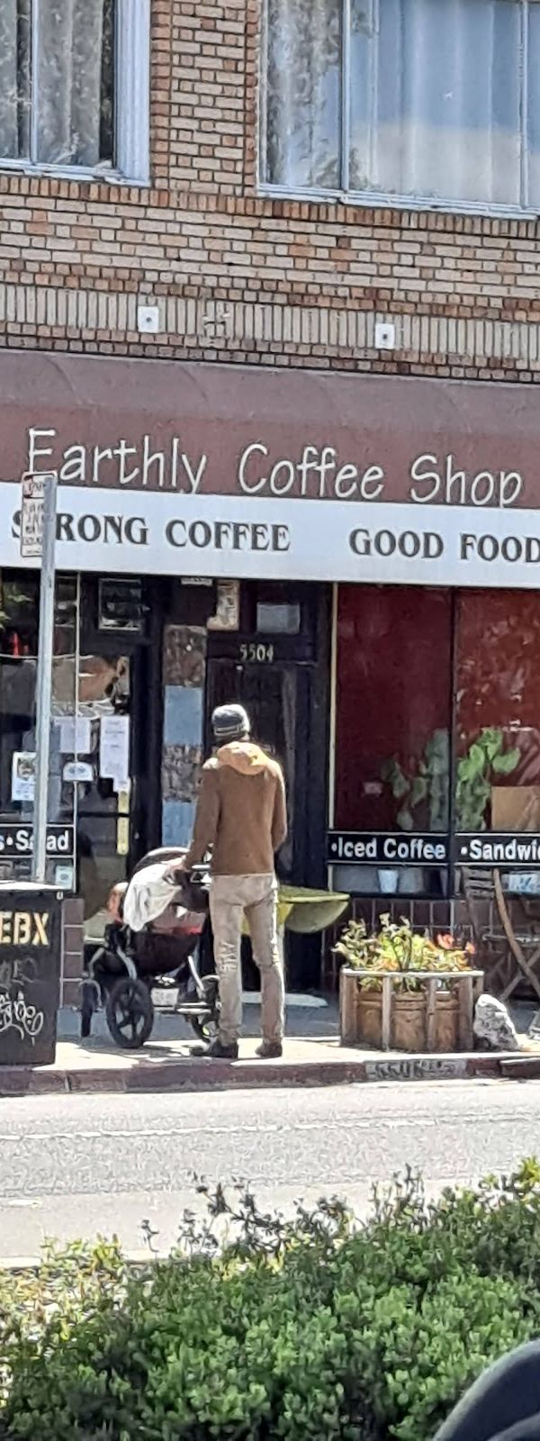 Earthly Coffee and Tea interior