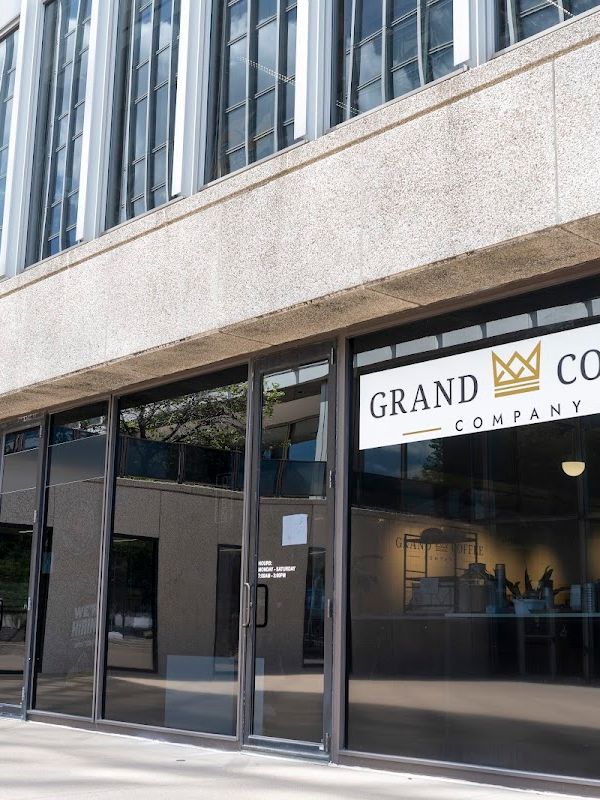 Grand Coffee + Smoothies - Crown Center interior