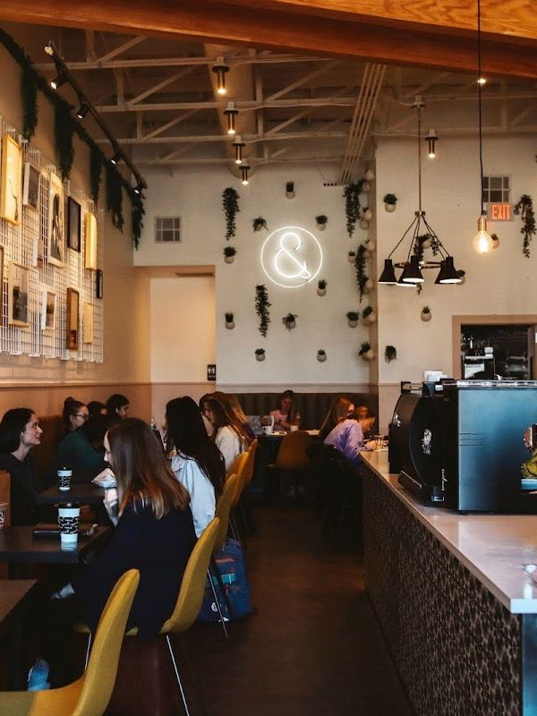 Ampersand interior
