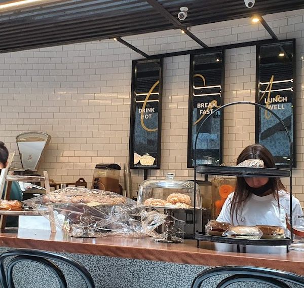 Hadas Cafe interior