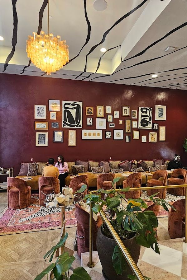 Cafe 21 interior