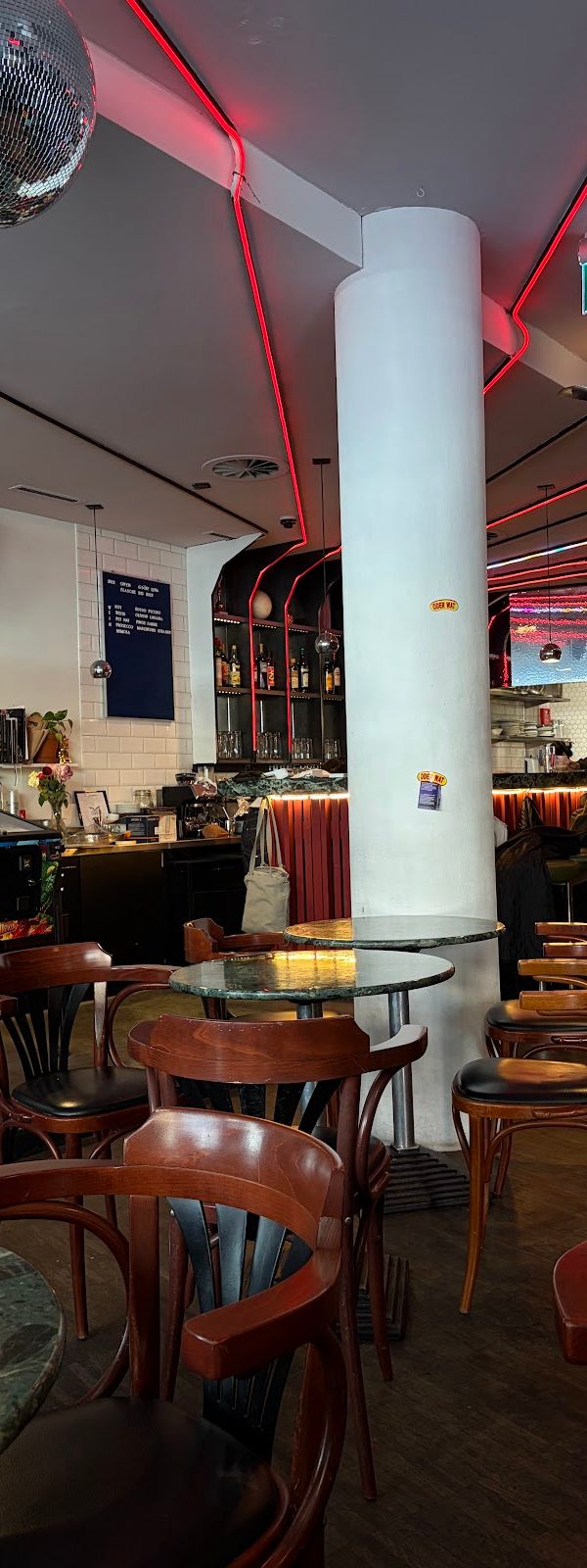 Cà Phê Lơ Mơ interior