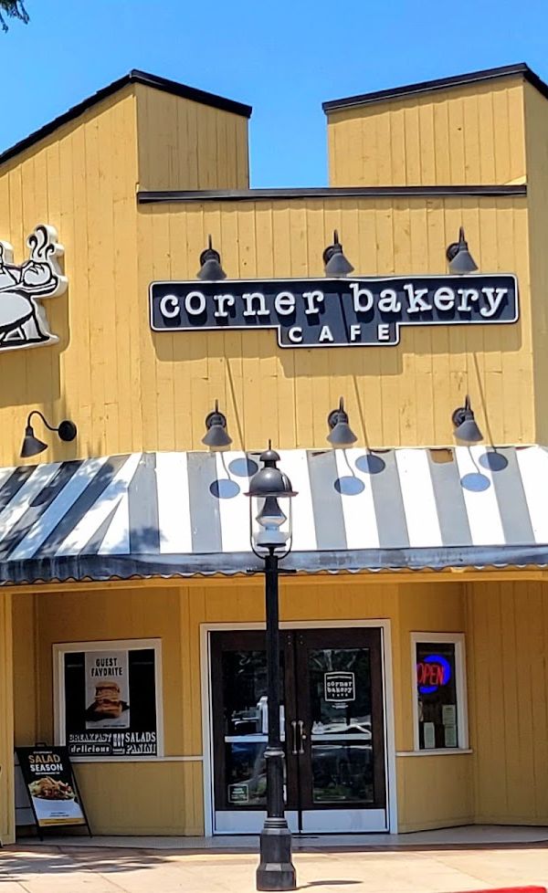 Corner Bakery Cafe interior