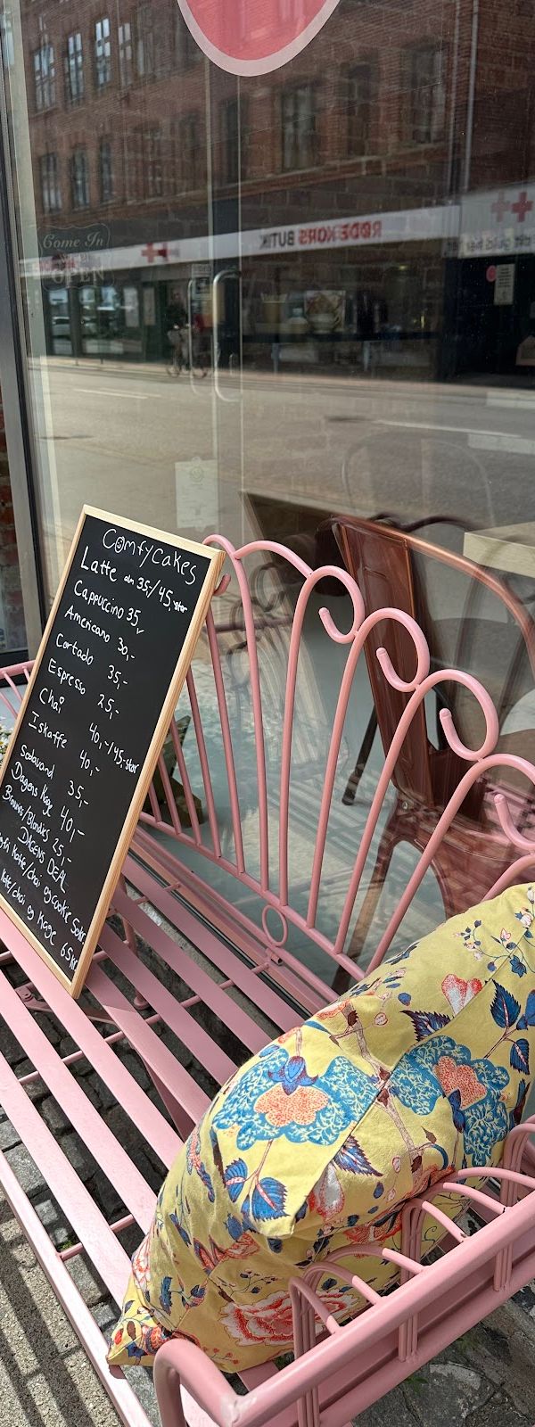 Comfycakes interior