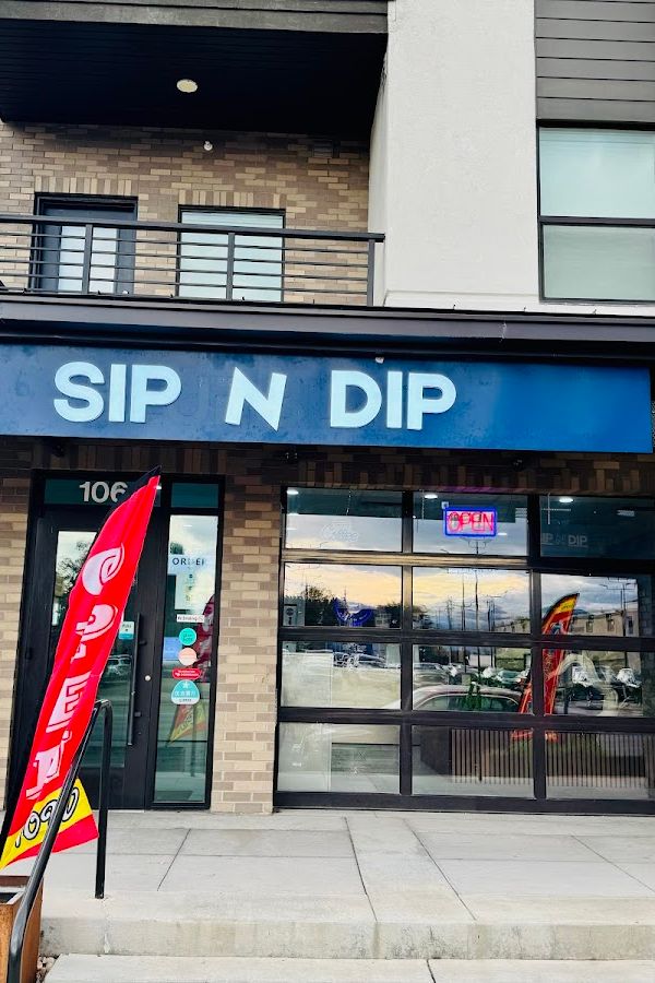 Sip N Dip interior