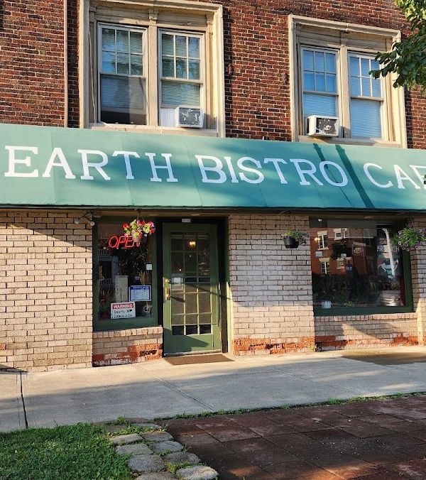 Earth Bistro Cafe interior