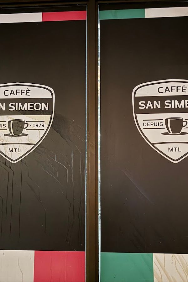 Club Social St Simeon interior