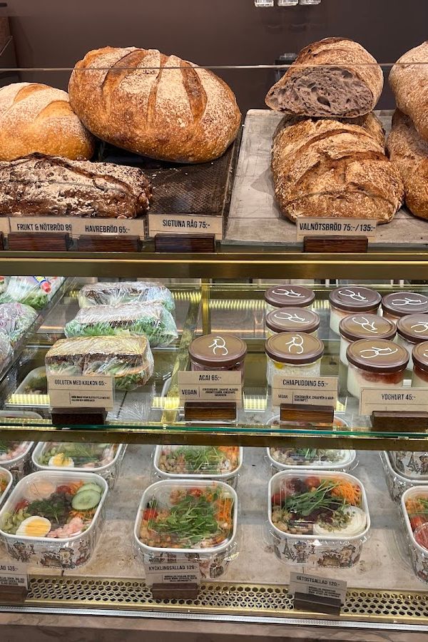 RC Café & Pâtisserie interior