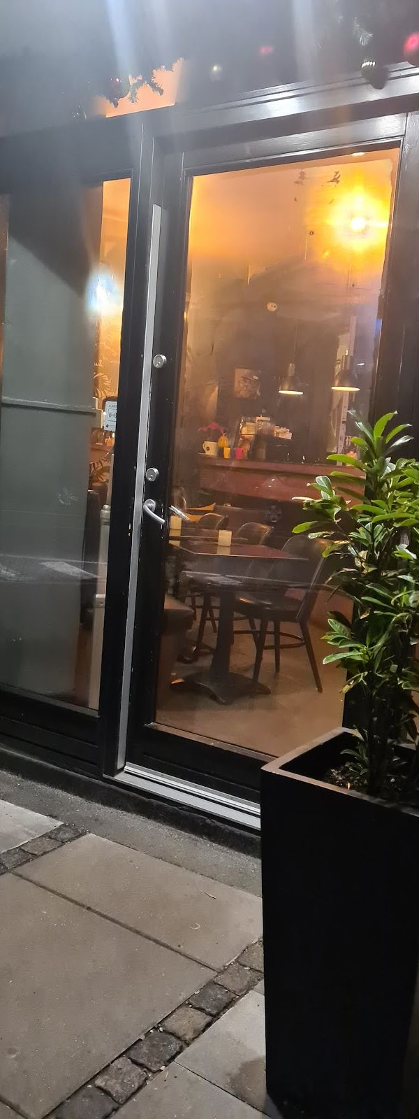 Café Nanis interior